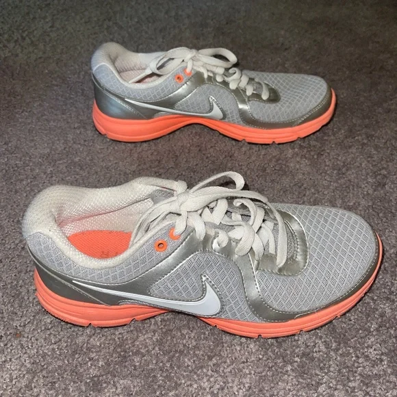 Ladies Nike Sneakers Size 8.5 - Picture 5 of 6
